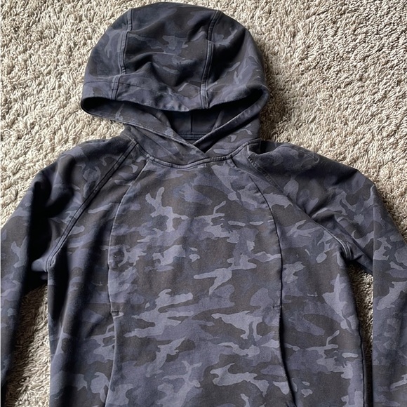 Camo hoodie. Size 4. - Picture 1 of 2
